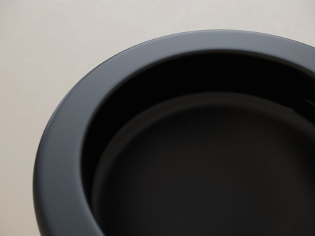 Подвесной унитаз Ceramicanova UP безободковый, смыв Торнадо, с крепежом для полностью скрытого монтажа, ультратонким сидением с функцией быстрого снятия и крышкой с функцией плавного закрытия, цвет черный матовый CN4007MB