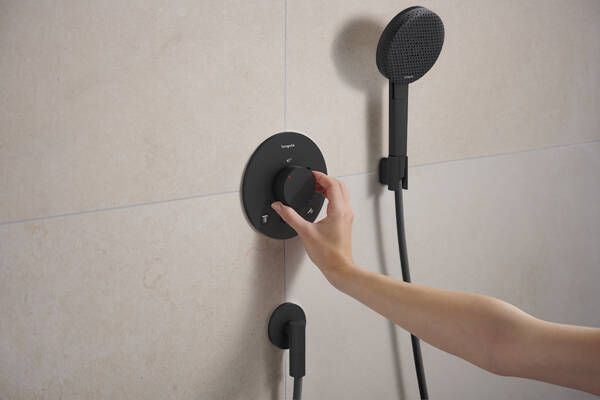 Настенная розетка с обратным клапаном Hansgrohe FixFit Fine S 28882670. черный матовый 28882670