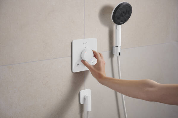 Настенная розетка с обратным клапаном Hansgrohe FixFit Fine Q 28884700. белый матовый 28884700