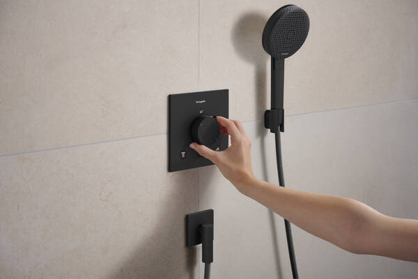 Настенная розетка с обратным клапаном Hansgrohe FixFit Fine E 28883670. черный матовый 28883670