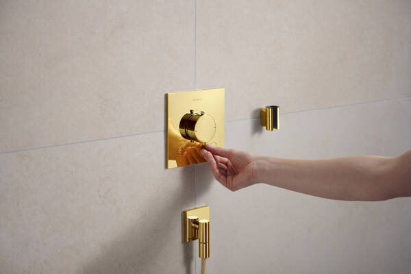 Настенная розетка с обратным клапаном Hansgrohe FixFit Fine E 28883990. полированное золото 28883990