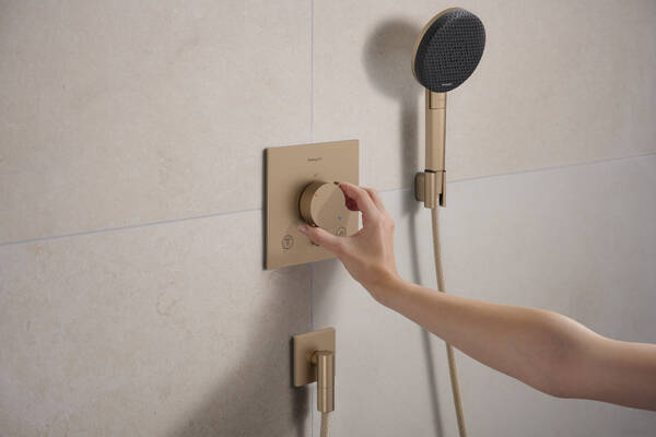 Настенная розетка с обратным клапаном Hansgrohe FixFit Fine E 28883140. матовая бронза 28883140