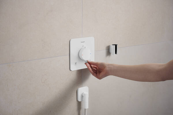 Настенная розетка с обратным клапаном Hansgrohe FixFit Fine Q 28884700. белый матовый 28884700
