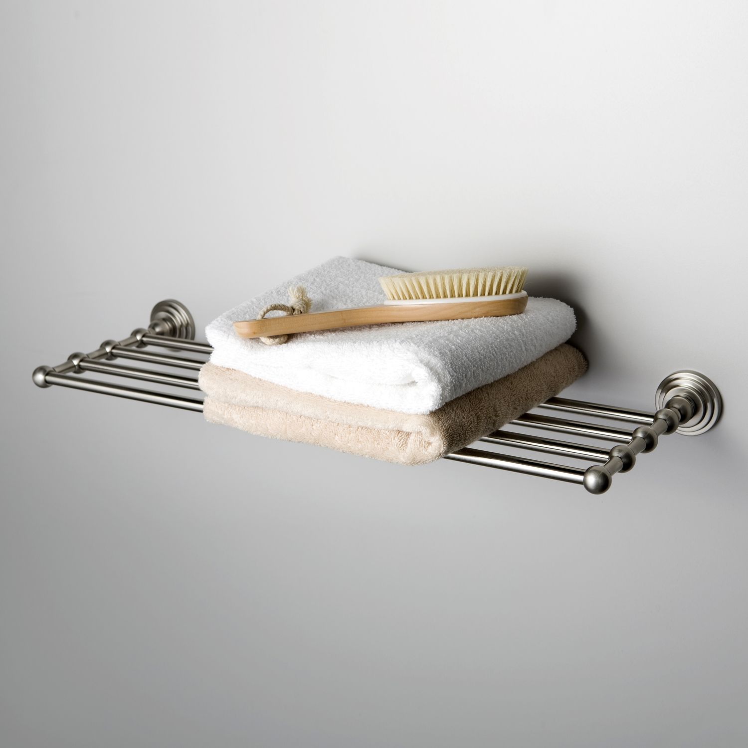 металлическая полка в ванную для полотенец
