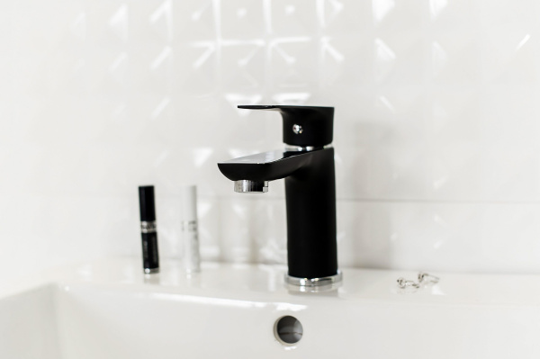 Смеситель для раковины Laveo Raila BLL_722D черный