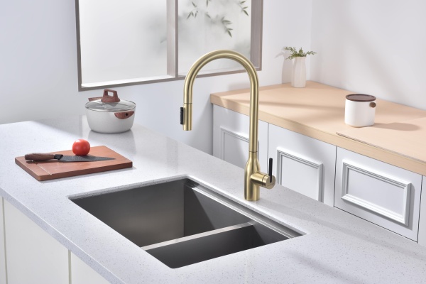 Смеситель для кухни UNIVERSAL, светлое золото, Un213880-LG, Paulmark