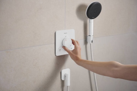 Настенная розетка с обратным клапаном Hansgrohe FixFit Fine Q 28884700. белый матовый 28884700
