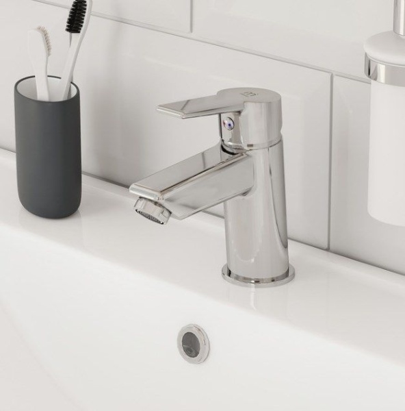 Смеситель для умывальника Milardo Stripe STRSB00M01