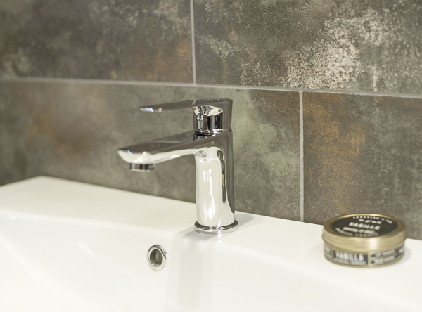 Смеситель для раковины Laveo Raila BLL_022D хром