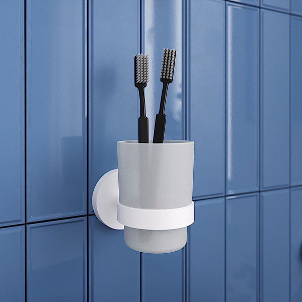 Стеклянный стакан для зубных щеток и пасты с латунным настенным держателем Wellsee Finishing Touch 182510000 (цвет стакана матовый, цвет держателя белый матовый)