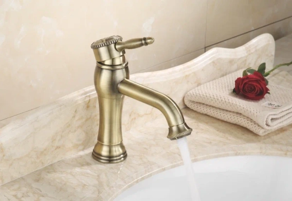 Смеситель для раковины Rose R0401Q бронза