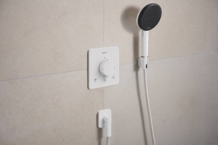 Настенная розетка с обратным клапаном Hansgrohe FixFit Fine Q 28884700. белый матовый 28884700