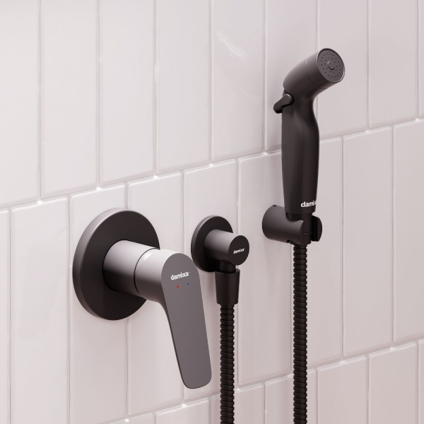777510300 Jupiter Смеситель Damixa монтируемый в стену с гигиеническим душем, черный