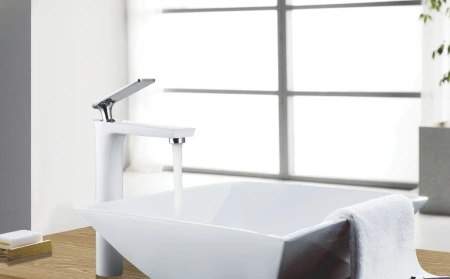 Смеситель для раковины Rose R2211F белый/хром