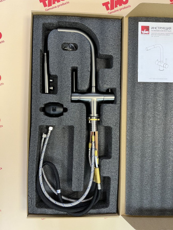 Смеситель для кухни с подключением фильтра и выдвижной лейкой Timo Saona 2356/18FL черное золото