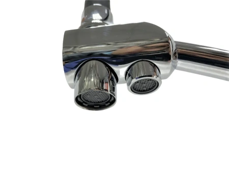 Смеситель для кухни Accoona А5179F-13 с выходом для питьевой воды, черный/хром