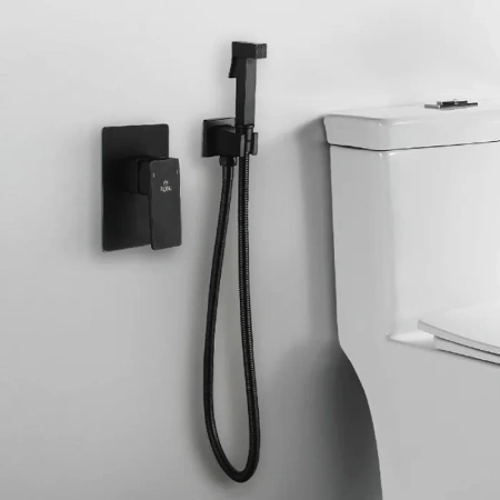 Встраиваемый однорычажный смеситель с гигиенической лейкой Rose R2805H черный, латунь
