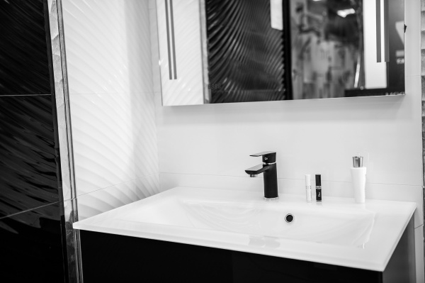 Смеситель для раковины Laveo Raila BLL_722D черный