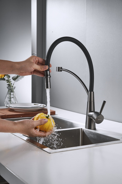 Смеситель для кухни с подключением фильтра Shevanik S743T-3, оружейная сталь/черный