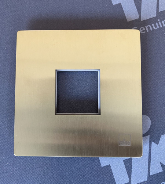 Смеситель встроенный с гигиеническим душем Timo Briana 7189/17SM золото матовое