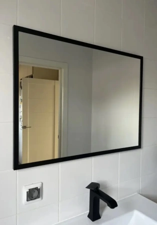Зеркало EMZE Line в алюминиевой раме 60x80 (черный)