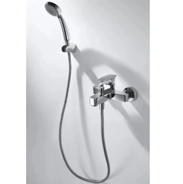 Смеситель для ванны Bravat Riffle F672106C-B с коротким изливом